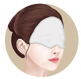환자의 이마에 본을 떠 석고틀을 제작합니다.
