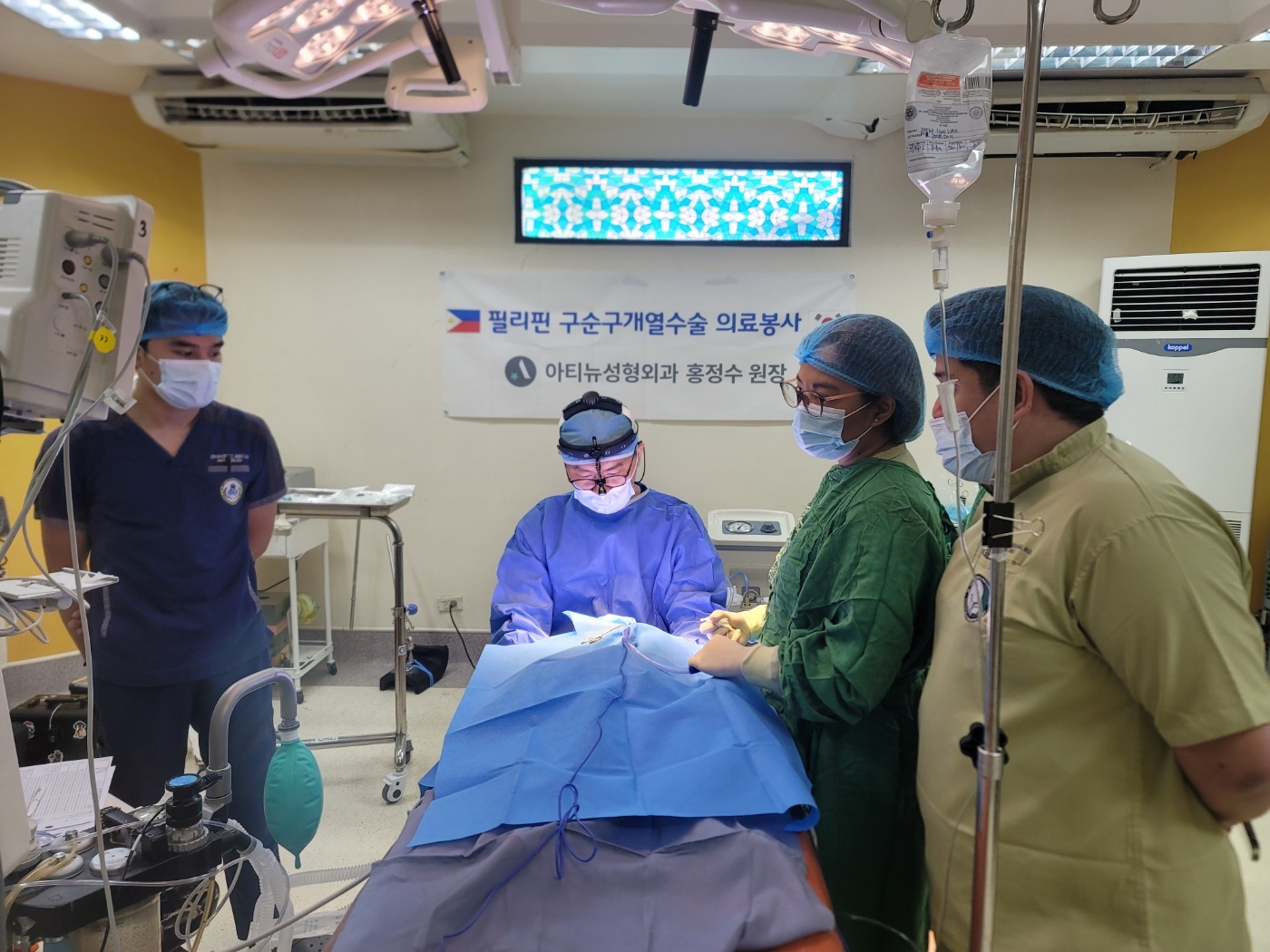 구개열 수술 의료봉사 — 환아 진료